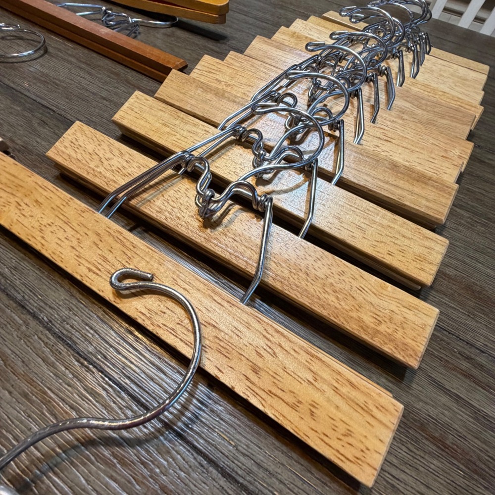 Nevco Manhattan Vintage Wood Pant Skirt Hangers Lot 19 Metal Clamp Natural MCM - Picture 2 of 5